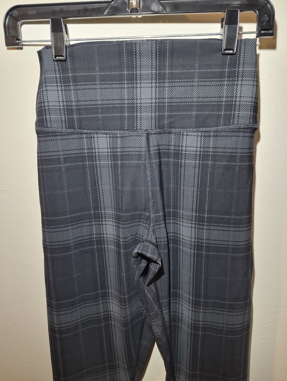 S) Alo Yoga High Waist Vapor Legacy Plaid Leggings Black/Anthrancite Colorway - Picture 3 of 12